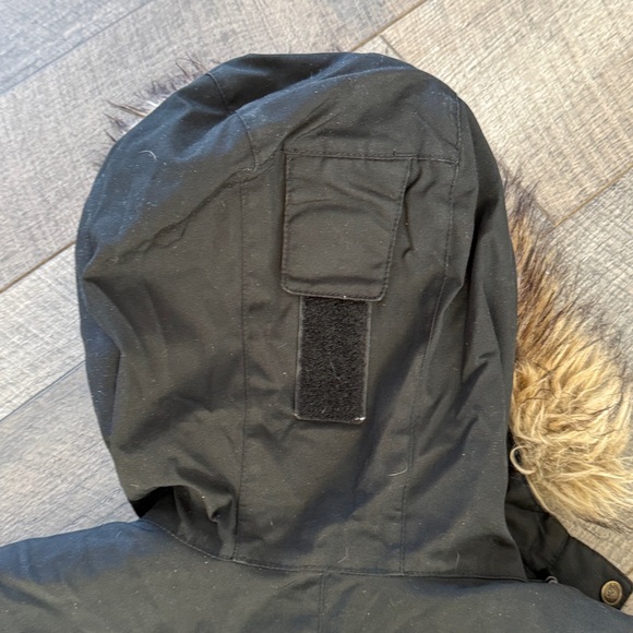 Fjällräven Black Parka with Fur Hood - Picture 15 of 16